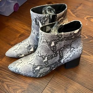 Faux snake skin boots like new!